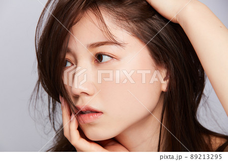 ビューティー若い日本人女性 乱れ髪 ビューティー若い日本人女性 乱れ髪 89213295