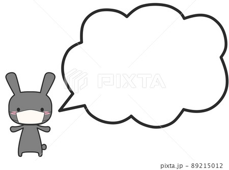 マスクをしているウサギさんとシンプルなモコモコふきだし 89215012