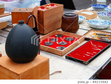 「骨董市（壺）」 89215682