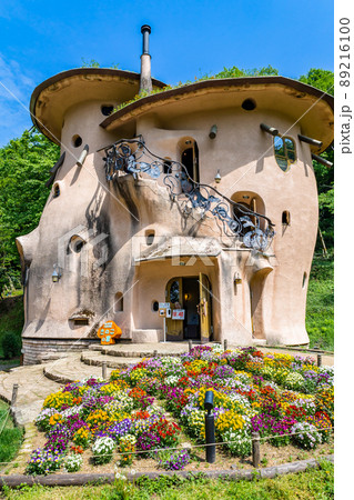 きのこ家と花壇(縦) きのこ家と花壇(縦) 89216100