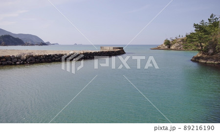 日本海と田万川漁港 89216190