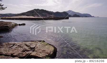 日本海と田万川漁港 89216206
