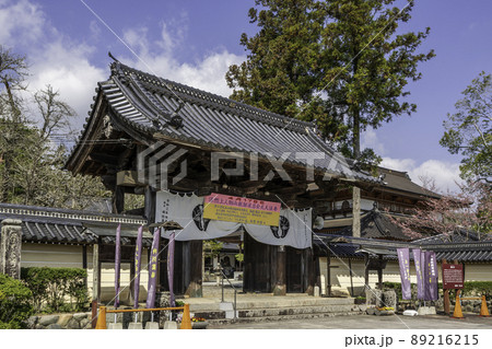 誕生寺　山門　岡山県久米南町 89216215