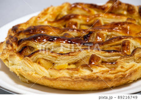 パリパリサクサクの焼きたてアップルパイ パリパリサクサクの焼きたてアップルパイ 89216749
