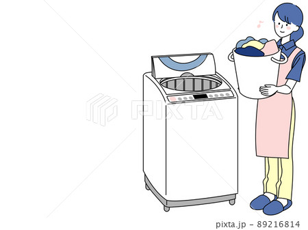 楽しそうに洗濯する女性 楽しそうに洗濯する女性 89216814