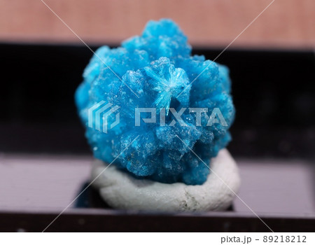 カバンシ石　Cavansite　ケイ酸塩鉱物　インド　Puna産 89218212