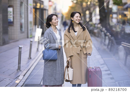 家族旅行 母娘 親子 イメージ 家族旅行 母娘 親子 イメージ 89218700