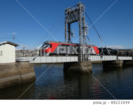 末広橋梁を渡る貨物列車 末広橋梁を渡る貨物列車 89221049