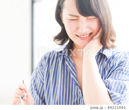 歯が痛い! 歯が痛い! 89221091