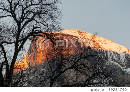 Half dome illuminated by the setting sun Half dome illuminated by the setting sun 89224740