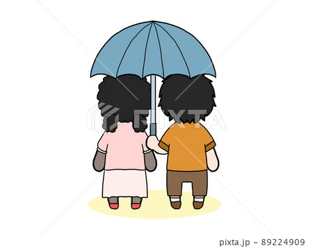 相合傘をする私服の男女の後ろ姿のイラスト 日本人男性と黒人女性 のイラスト素材