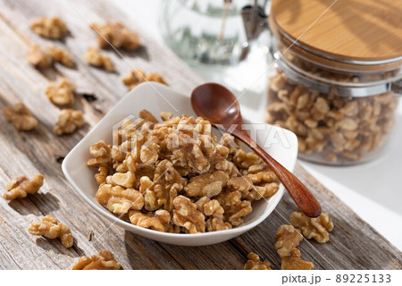 本場カリフォルニアで収穫されたくるみ!ゴロゴロしてボリューム満点 89225133