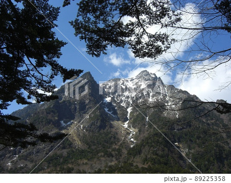 信州春の風景 雪の上高地 信州春の風景 雪の上高地 89225358