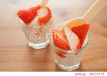デザート　いちごと甘酒のスイーツ 89225579