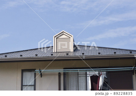 屋根ドーマー 青空 屋根ドーマー 青空 89228835