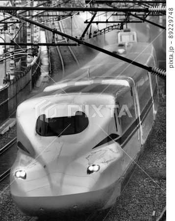 新幹線N700S J27編成 雨の山科付近にて 新幹線N700S J27編成 雨の山科付近にて 89229748