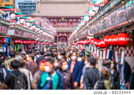 日本の東京都市景観 4月2日・桜が満開となり賑わう浅草寺。もはやコロナ禍前のような人出=2日 日本の東京都市景観 4月2日・桜が満開となり賑わう浅草寺。もはやコロナ禍前のような人出=2日 89233444