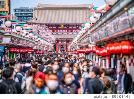 日本の東京都市景観 4月2日・桜が満開となり賑わう浅草寺。もはやコロナ禍前のような人出=2日 日本の東京都市景観 4月2日・桜が満開となり賑わう浅草寺。もはやコロナ禍前のような人出=2日 89233445
