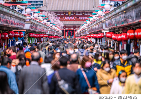 日本の東京都市景観 4月2日・桜が満開となり賑わう浅草寺。もはやコロナ禍前のような人出=2日 日本の東京都市景観 4月2日・桜が満開となり賑わう浅草寺。もはやコロナ禍前のような人出=2日 89234935