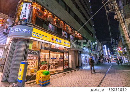 日本の東京都市景観 神田駅前の飲み屋街などを望む。まん延防止は解除されているが=4月2日 日本の東京都市景観 神田駅前の飲み屋街などを望む。まん延防止は解除されているが=4月2日 89235859