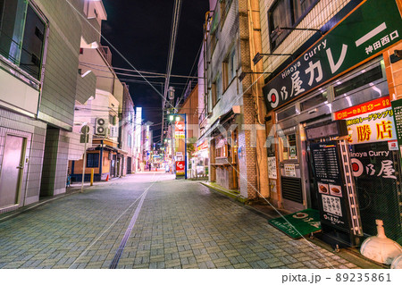 日本の東京都市景観 神田駅前の飲み屋街などを望む。まん延防止は解除されているが＝4月2日 89235861