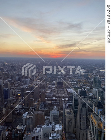 シカゴのビルからの夕日 89236200