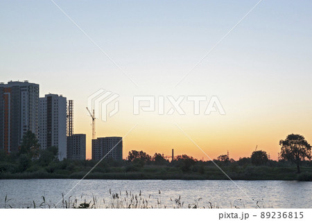 Sunset or sunrise in the city. Modern residential district near the pond of Saint Petersburg, Russia, Kupchino. 89236815