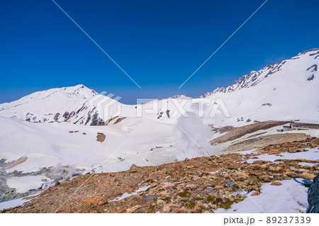 （富山県）一面銀世界　立山・地獄谷・エンマ台 89237339