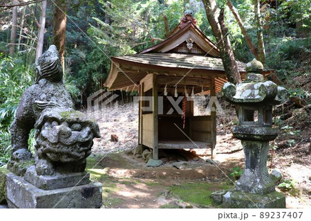 室山熊野神社, お堂と狛犬 室山熊野神社, お堂と狛犬 89237407