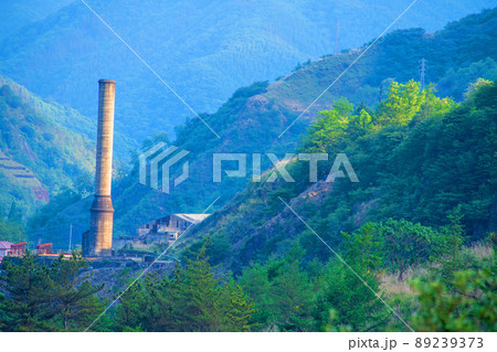 銅親水公園駐車場付近からの眺め　自然環境再生　松木渓谷下流方面　初夏の風景　　　 89239373