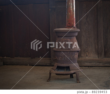 古い鉄製のダルマストーブ 古い鉄製のダルマストーブ 89239453