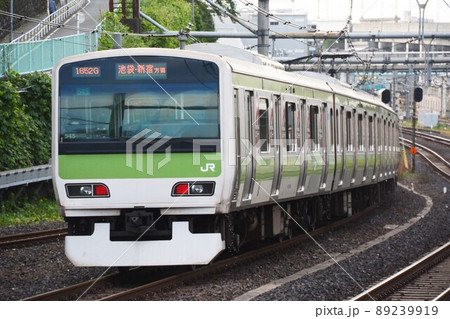 池袋方面へ向けて快走する山手線のE231系500番台 89239919