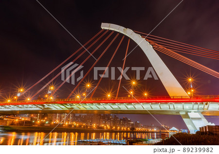 Sunset Twilight view of the Dazhi Bridge 89239982
