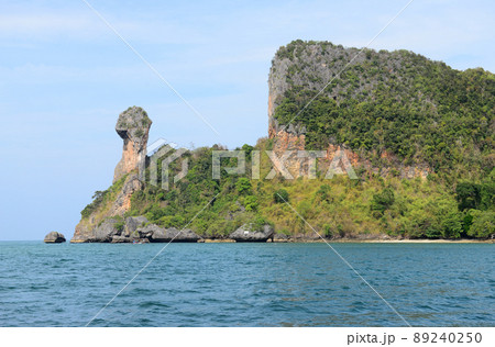 Chicken Island, often called Koh Kai, and Tup Island are two true paradise islands in Krabi, in the south of Thailand. 89240250