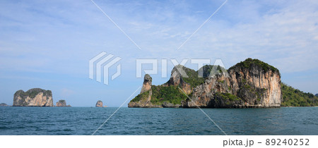 Chicken Island, often called Koh Kai, and Tup Island are two true paradise islands in Krabi, in the south of Thailand. 89240252