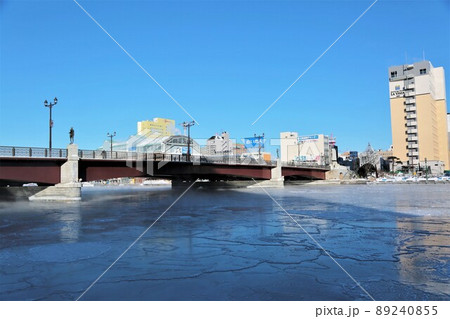 冬の幣舞橋・釧路川（北海道釧路市） 89240855
