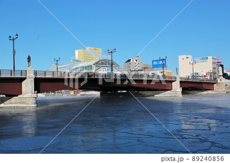 冬の幣舞橋・釧路川（北海道釧路市） 89240856