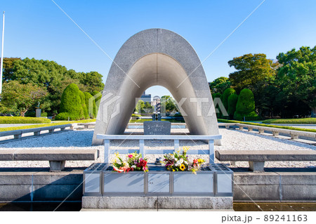 広島県 広島平和記念公園 ~慰霊碑と原爆ドーム~ 広島県 広島平和記念公園 ~慰霊碑と原爆ドーム~ 89241163