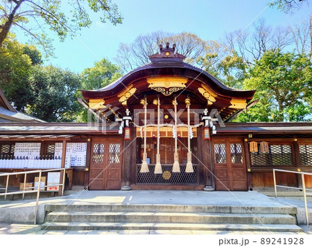 京都・護王神社の本殿前の中門 京都・護王神社の本殿前の中門 89241928