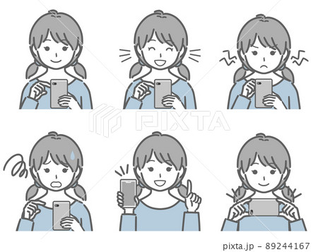 スマホを操作する女の子 89244167