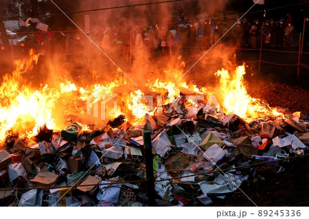どんと祭の炎 89245336