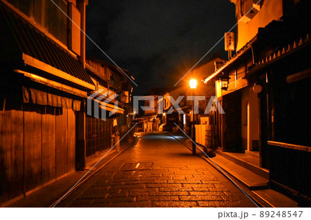 夜の祇園散歩_二寧坂・産寧坂・八坂・ねねの小径の京都観光_ライトアップと石畳の道 夜の祇園散歩_二寧坂・産寧坂・八坂・ねねの小径の京都観光_ライトアップと石畳の道 89248547