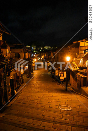 夜の祇園散歩_二寧坂・産寧坂・八坂・ねねの小径の京都観光_ライトアップと石畳の道 夜の祇園散歩_二寧坂・産寧坂・八坂・ねねの小径の京都観光_ライトアップと石畳の道 89248637