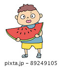 スイカを食べる男の子 89249105