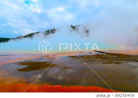 イエローストーン国立公園のグランド・プリズマティック・スプリング イエローストーン国立公園のグランド・プリズマティック・スプリング 89250450