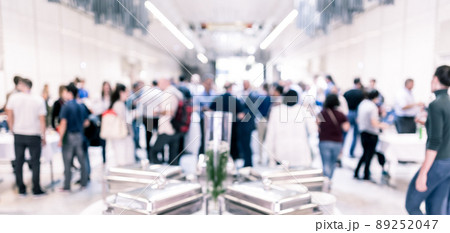 Blured image of businesspeople at coffee break at conference meeting. 89252047