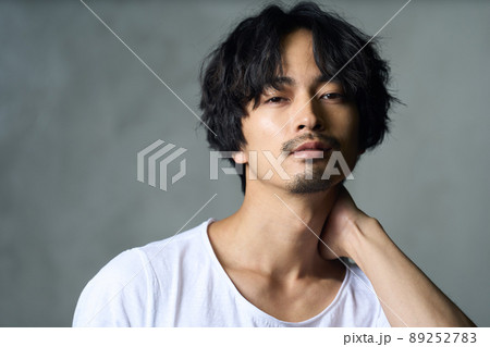 ビューティー　若い　男性 89252783