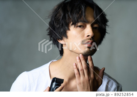 ビューティー　若い　男性 89252854