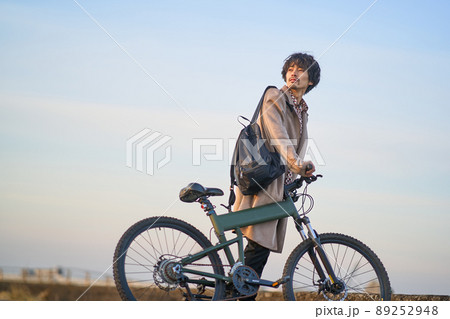 アウトドア 若い 男性 アウトドア 若い 男性 89252948
