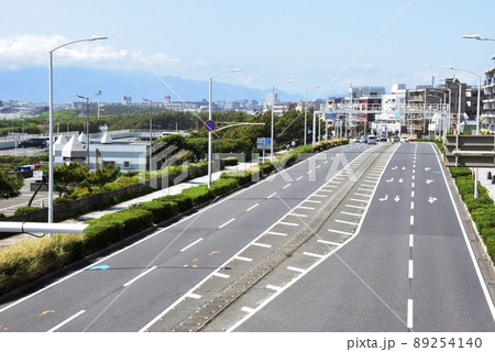 神奈川県藤沢市 国道134号線と片瀬の街並み 神奈川県藤沢市 国道134号線と片瀬の街並み 89254140